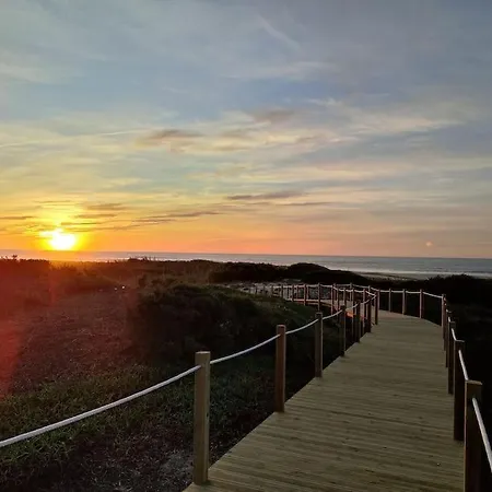 بيت للعطل Casa De Acolhedora/ Cosy House Marinha das Ondas